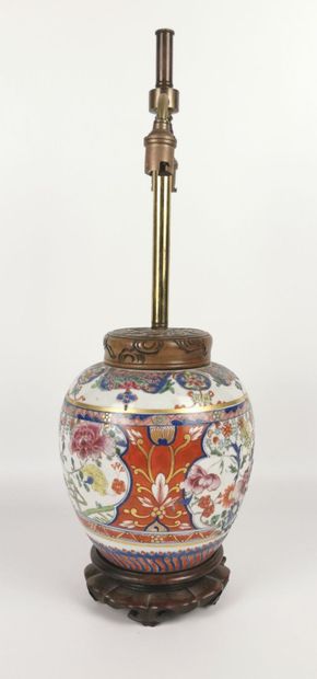null CHINA, Qing dynasty (1644-1911).

Porcelain ginger pot with polychrome floral...