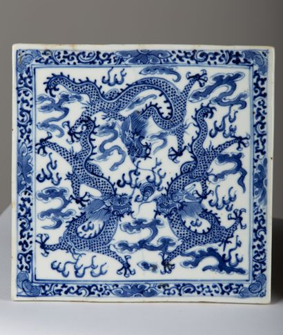 null CHINA, 18th century. 

Pair of enamelled porcelain plates with blue monochrome...