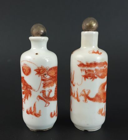 null CHINA, Republic period (1912-1949).

A pair of porcelain and red enamel snuff...