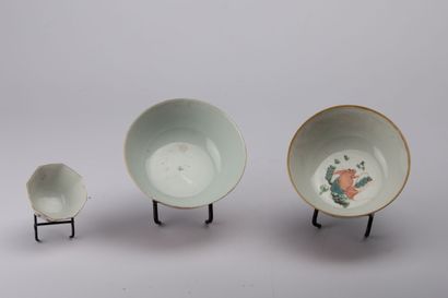 null CHINA, 20th century.

Meeting of nine white porcelain pieces with coral or red...