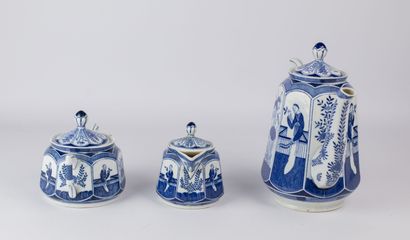null VIETNAM or CHINA.

Tea service in blue and white porcelain including a teapot,...
