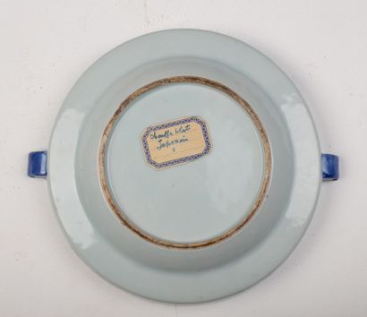 null CHINA, late 18th century.

Porcelain boiling plate with floral decoration in...