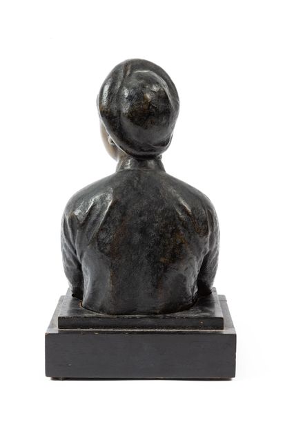 null INDOCHINE.

Buste de jeune femme tonkinoise.

Sculpture en bronze à deux patines.

H_21...