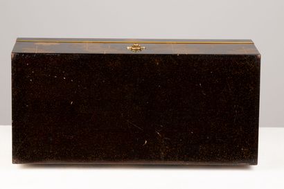 null JAPAN, Meiji period (1868-1912).

Gold lacquer box on black background with...