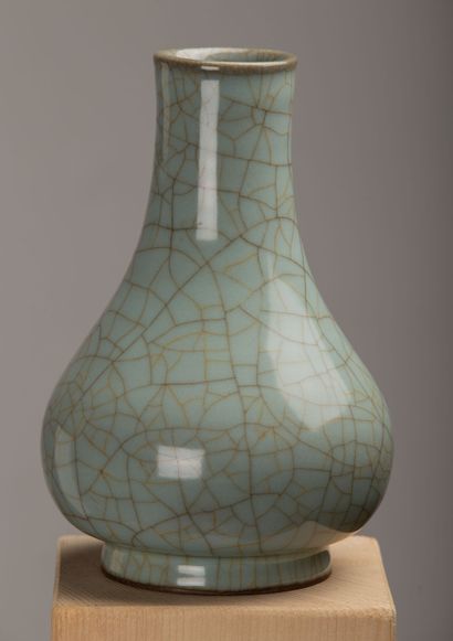 null CHINA, 20th century.

Porcelain and celadon enamel piriform vase.

It rests...