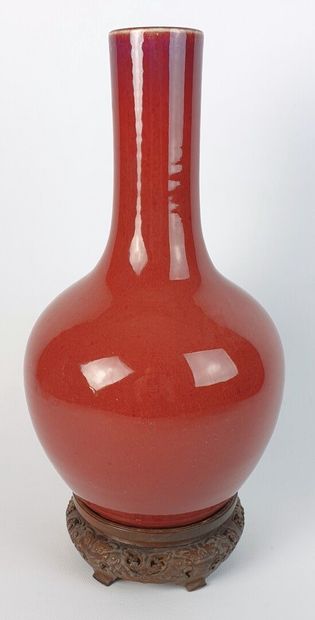 null CHINE, fin de la dynastie Qing (1644-1911).

Vase balustre à col long en grès...