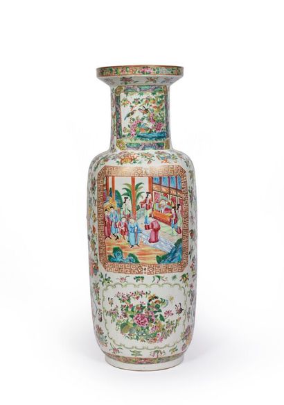 null CHINA, Canton, 19th century.

Large porcelain scroll vase with polychrome decoration...