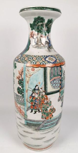 null CHINE, fin du XIXème siècle.

Important vase rouleau en porcelaine et émaux...