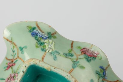 null CHINA, 19th century.

Polychrome enamelled porcelain bowl with a celadon background,...