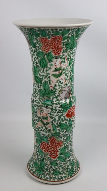 null CHINA, 19th or early 20th century.

Vase of "Gu" form in porcelain and enamels...