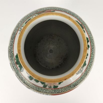 null CHINE, période Kangxi (1662-1722).

Vase balustre en porcelaine et émaux polychromes...