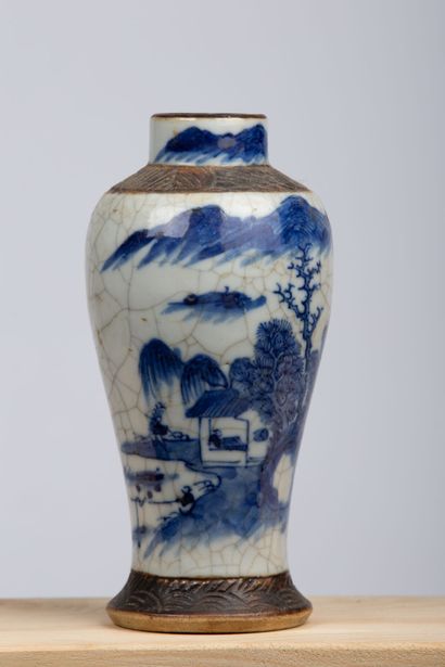 null CHINA, Nanjing, 19th century.

A white-blue glazed porcelain baluster vase decorated...