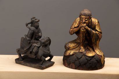 null CHINE.

Réunion de deux statuettes en bois sculpté, figurant un cavalier et...