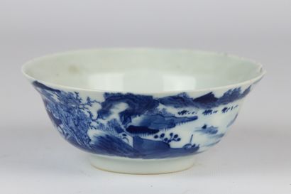 null CHINE, XIXème siècle.

Bol en porcelaine et émaux blanc-bleu à décor de paysage...