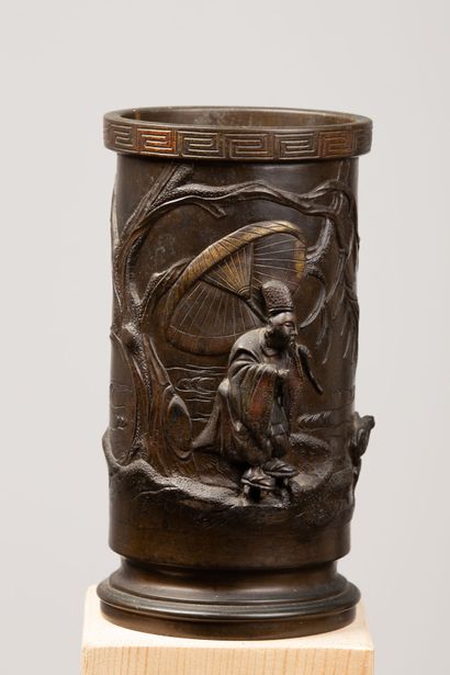 null JAPON, période Meiji (1868-1912).

Vase rouleau ou pot à pinceau en bronze à...