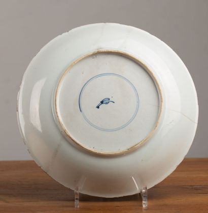 null CHINA, Kangxi period (1661-1722).

Circular dish in porcelain and enamels of...