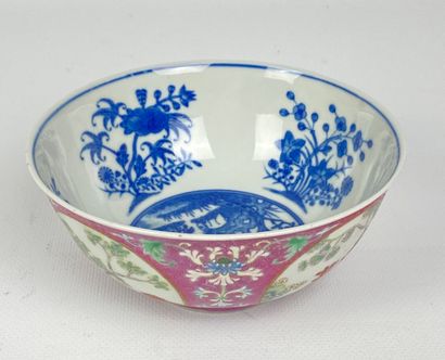 null CHINA, Daoguang style.

Flared bowl in polychrome enamelled porcelain decorated...