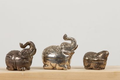 null CAMBODIA.

Set of betel boxes in silver, decorated with elephants, fruit and...