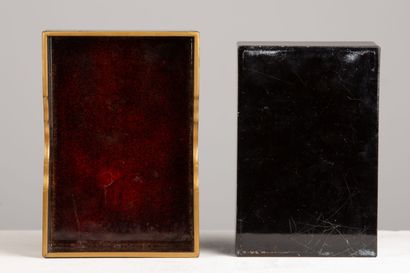 null JAPAN, Meiji period (1868-1912).

Rectangular lacquer box with brown and gold...
