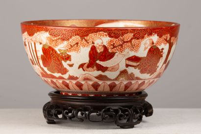 null JAPON, Satsuma, XIXème siècle.

Coupe en céramique à décor corail et or de lettrés,...