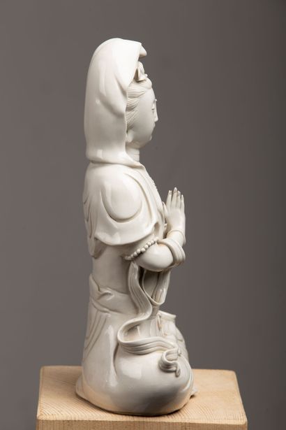 null CHINA, Dehua, 20th century.

Guanyin in "China white" porcelain, her finery...