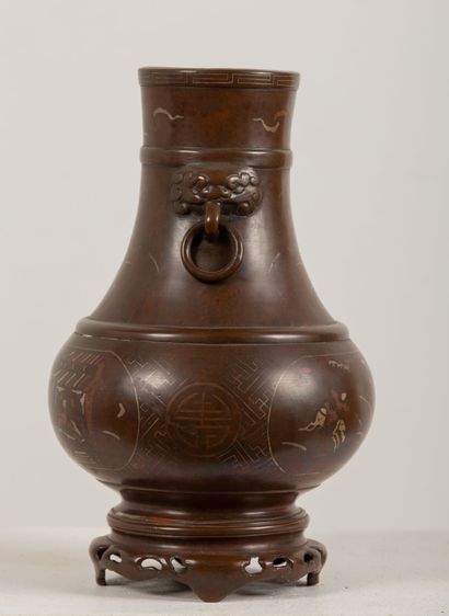 null INDOCHINA, 19th century.

Bronze vase with niello decoration of characters,...