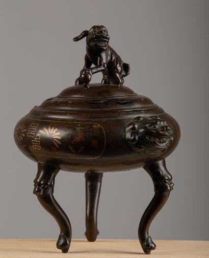 null 
INDOCHINA, 19th century.




Bronze perfume burner with niello decoration and...