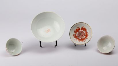 null CHINA, 20th century.

Meeting of white porcelain objects enamelled red and coral...