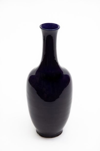 null CHINA, 20th century.

Baluster vase in porcelain stoneware with midnight blue...