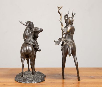 null JAPAN, Meiji period (1868-1912).

Two bronze statues with brown patina, representing...