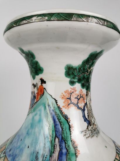 null CHINA, late 19th century.

Important porcelain and enamel scroll vase of the...