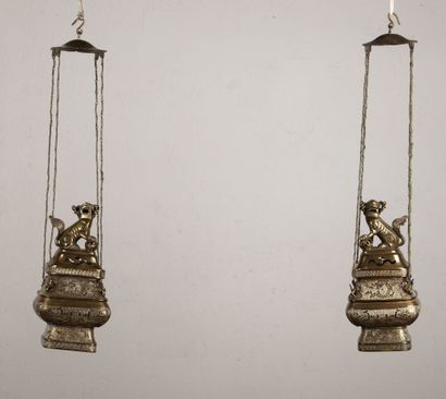 null CHINA, end of the 19th century.

Pair of bronze incense-burners with a golden...