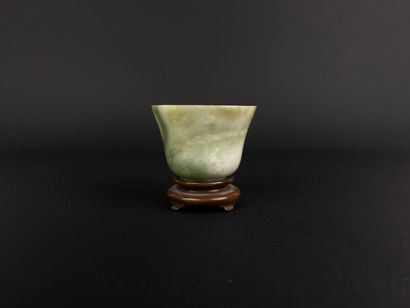 null CHINA.

Green hardstone sorbet.

H_3,4 cm D_4,5 cm