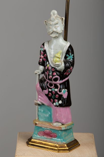 null CHINA, 19th century.

Statuette of immortal in polychrome porcelain.

H_22,6...