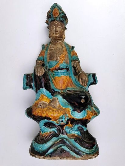 null CHINA, Qing dynasty (1644-1911).

Statuette of Guanyin in eggplant, turquoise...