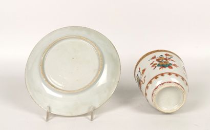 null CHINE, XVIIIème siècle.

Grand sorbet et sa sous-tasse en porcelaine émaillée...
