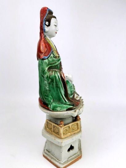 null CHINA, 20th century.

Guanyin in porcelain with polychrome enamels, sitting...