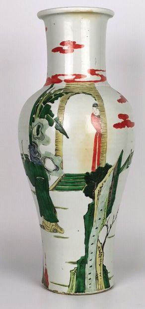 null CHINA, 19th century.

Baluster vase in porcelain and enamels of the Green Family...