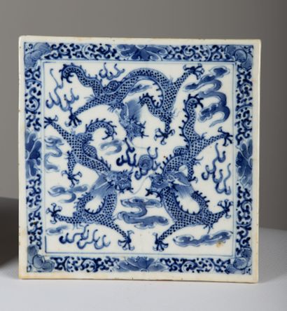 null CHINA, 18th century. 

Pair of enamelled porcelain plates with blue monochrome...