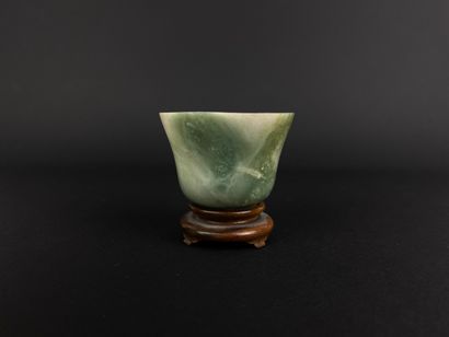 null CHINE.

Sorbet en pierre dure verte.

H_3,4 cm D_4,5 cm