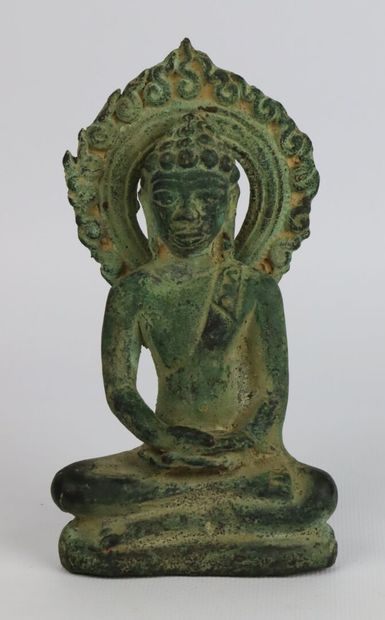 null CHINA.

Buddha in meditation in bronze with green patina type of excavation,...