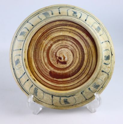 null CHINE, dynastie Ming (1368-1644).

Coupe circulaire en porcelaine à décor émaillé...