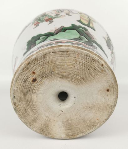 null CHINA, Kangxi period (1662-1722).

Baluster vase in porcelain and polychrome...