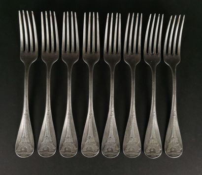 Ensemble de huit fourchettes en métal argenté...
