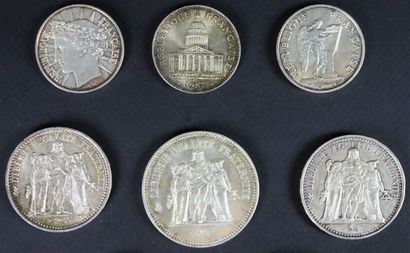 null Ensemble de monnaies en argent comprenant: 

- trois pièces de 100 francs: 1982,...
