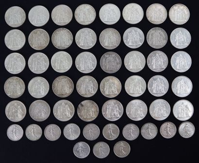 null Ensemble de pièces en argent comprenant :

37 pièces de 10 francs Hercule.

13...