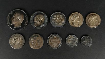  Ensemble de dix médailles en argent dont une à L'effigie de Napoléon III, une figurant...