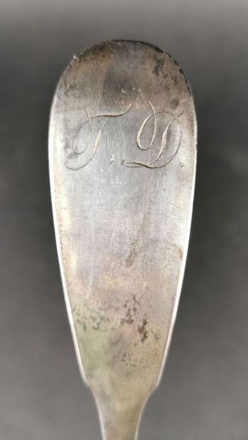 null Louche en argent XVIIIème uniplat chiffrée T.A.

Poinçon : France, fleur de...