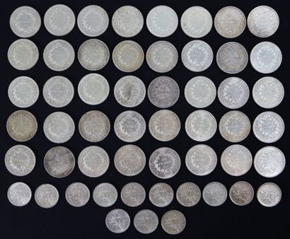  Ensemble de pièces en argent comprenant : 
37 pièces de 10 francs Hercule. 
13 pièces...