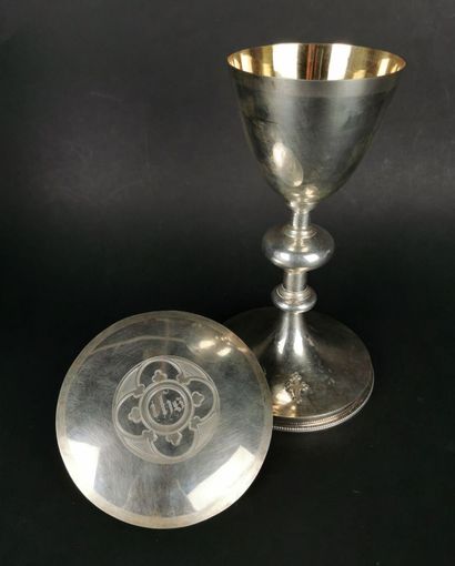 null 
Chalice in silver and metal, inside gilt, the shaft ringed, the pedestal engraved...